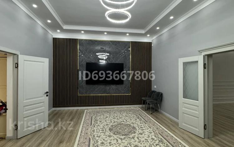 Отдельный дом • 4 комнаты • 180 м² • 4 сот., Абу сарсенбаева за 55 млн 〒 в Атырау — фото 2