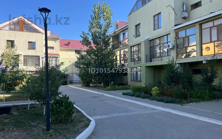 6-бөлмелі пәтер · 340 м², Алтын орда ш/а., Санкибай батыра 253 — Газиза Жубанова, бағасы: 65 млн ₸ в Актобе, мкр. Алтын орда — фото 4