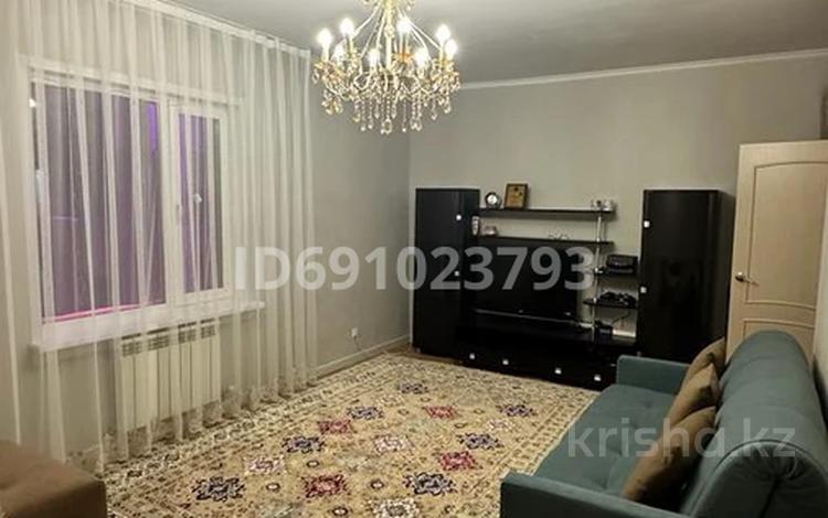 2-комнатная квартира, 72 м², 17/19 этаж, Кудайбердиулы 2