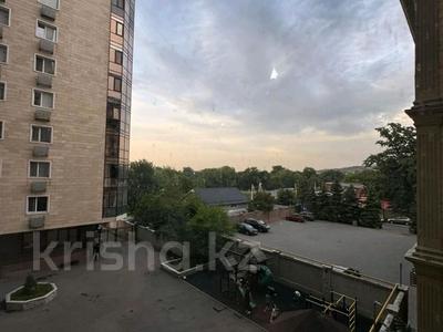 3-комнатная квартира · 100 м² · 3/12 этаж, Бегалина 7 за 92 млн 〒 в Алматы, Медеуский р-н