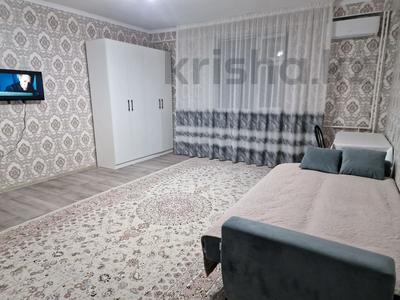 1-комнатная квартира, 47 м², 4/5 этаж посуточно, мкр Нурсат 170 за 9 000 〒 в Шымкенте, Каратауский р-н