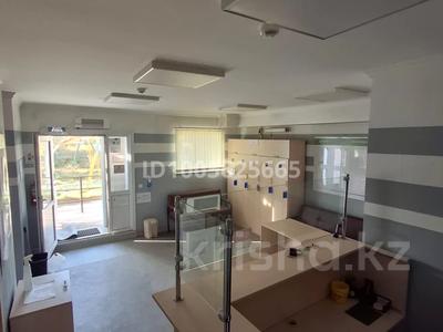 Свободное назначение, офисы, магазины и бутики, салоны красоты, медцентры и аптеки, образование, кабинеты и рабочие места · 65 м² за 250 000 〒 в Караганде, Казыбек би р-н