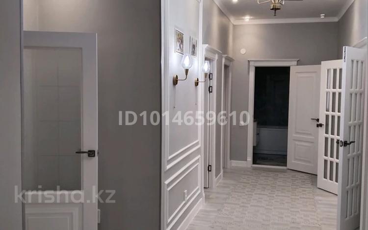 3-комнатная квартира · 105 м² · 2/8 этаж, мкр. Алтын орда 56 за 42 млн ₸ в Актобе — фото 2