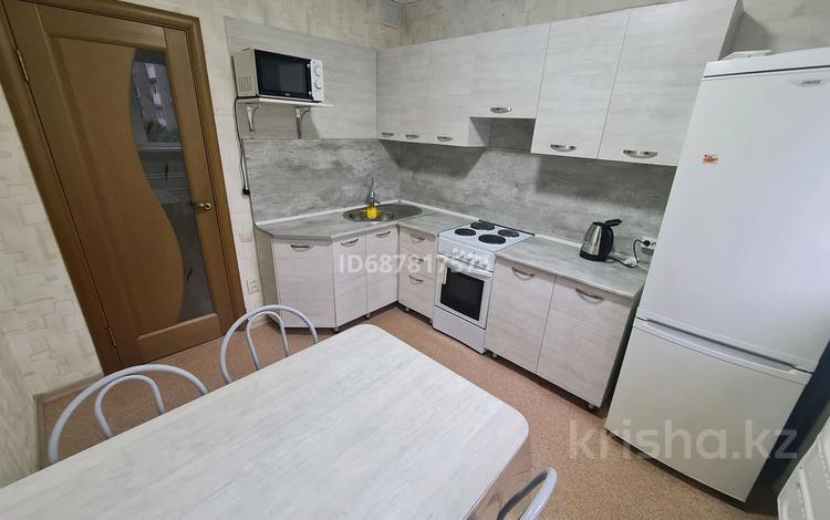 3-комнатная квартира · 65 м² · 2/5 этаж, Мамай батыра 99А — Во дворе Сош#3 за 210 000 〒 в Семее — фото 2