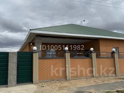 Часть дома · 4 комнаты · 200 м² · 9 сот., мкр Байтак-3, 5 8 за 31.5 млн 〒 в Атырау, мкр	Байтак-3