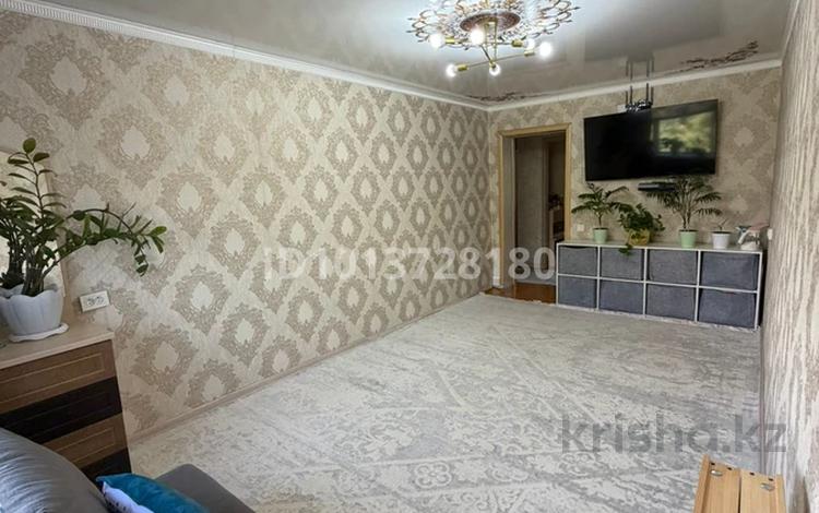 2-бөлмелі пәтер · 56 м² · 4/5 қабат, 1 мкр Нышанова 6 — Поликлиника Талғат, Областной перинатальный центр № 3, Туркестанская городская поликлиника № 3, бағасы: 12 млн ₸ — фото 2