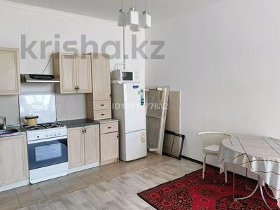 2-комнатная квартира · 70 м² · 3/6 этаж, мкр 12 32 — остановка кендала угловой дом Мечта за 18 млн 〒 в Актобе