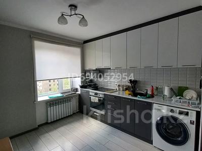 Продажа квартир в Карагандинской обл.: 3-комнатная квартира · 80.8 м² · 4/6 этаж, 68-й квартал 11 за 27.5 млн 〒 3-комнатная квартира · 80.8 м² · 4/6 этаж, 68-й квартал 11 за 27.5 млн 〒 в Темиртау