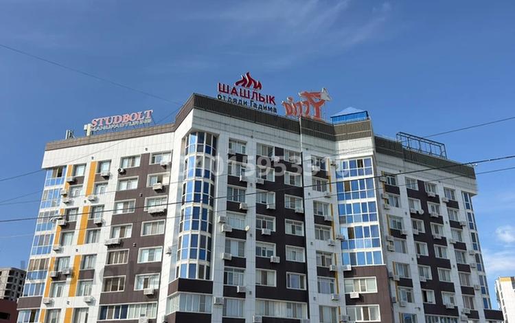2-бөлмелі пәтер · 85 м² · 7/9 қабат, Сары Арқа ш/а , Кулманова 107 — Возле центральной площади, бағасы: 35 млн ₸ в Атырау, мкр Сары Арка — фото 2