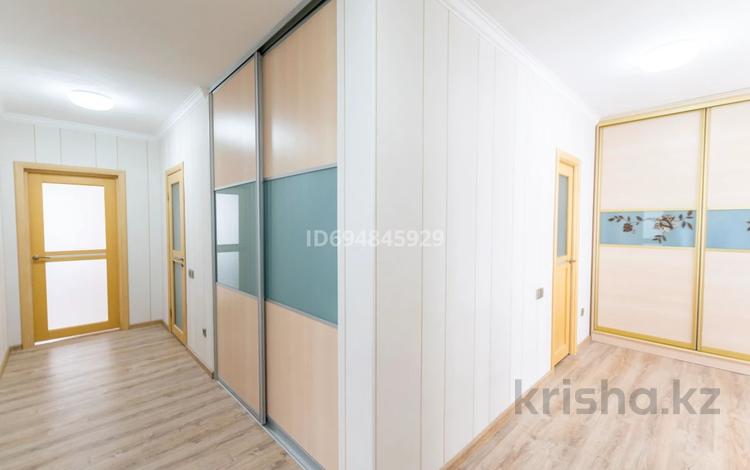 5-комнатная квартира · 232 м² · 10/11 этаж, Есенберлина 7/1 за 70 млн 〒 в Астане, Сарыарка р-н — фото 2