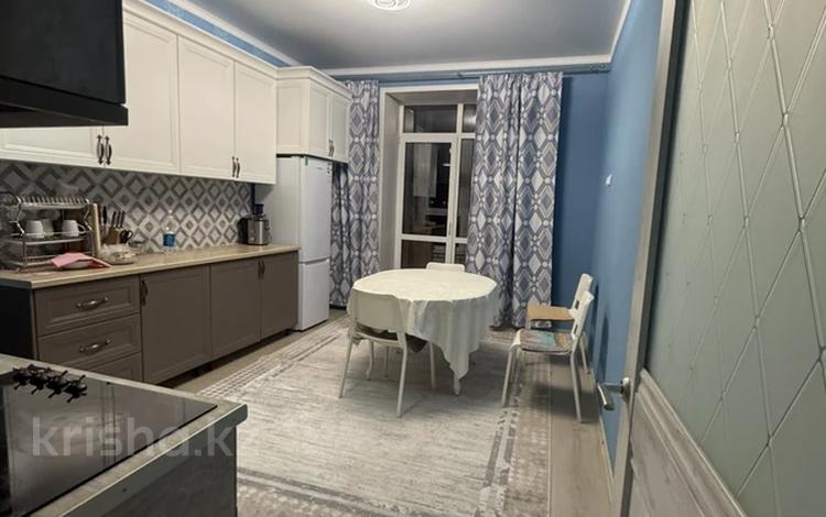 3-комнатная квартира · 95 м² · 4/10 этаж, Алихана Бокейханова 11/1 за 500 000 ₸ в Астане, Есильский р-н — фото 2