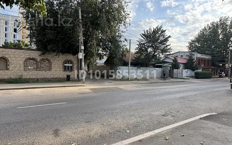 Жер телімі · 5 сотық, Көктөбе ш/а., Кабанбай батыра 54, бағасы: 550 млн ₸ в Алматы, Медеуский р-н — фото 2