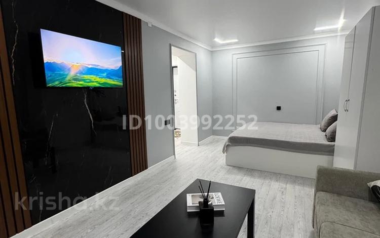 1-комнатная квартира · 32 м² · 5/5 этаж, Казыбек би 114 — Маэстро салон красоты за 16 000 〒 в Таразе — фото 2