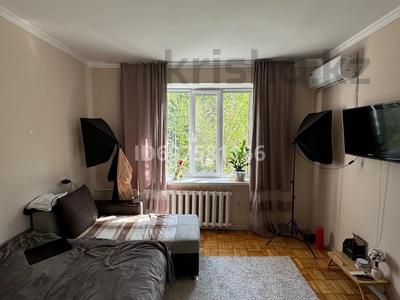 1-комнатная квартира, 40 м², 2/4 этаж помесячно, Бухар Жырау 72 — Клочкова между Аузова и Жарокова за 240 000 〒 в Алматы, Бостандыкский р-н