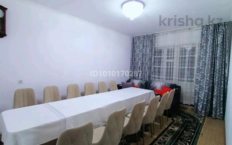 4-бөлмелі пәтер · 82 м² · 4/5 қабат, Массив Карасу 17 — Магнум, рынок "Кайкармет", бағасы: 23.3 млн 〒 в Таразе — фото 2