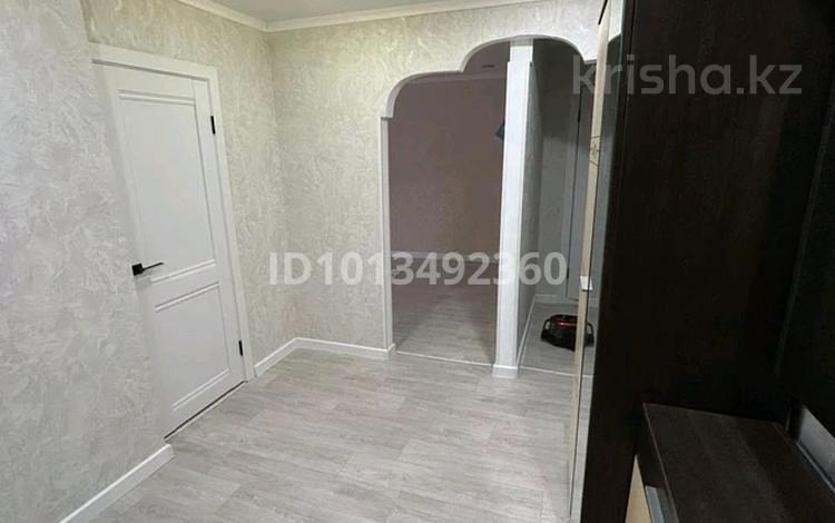 3-бөлмелі пәтер · 70 м² · 2/5 қабат, Қонаев ш/а. 23 — школа, бағасы: 29 млн ₸ в Уральске, мкр Кунаева — фото 2