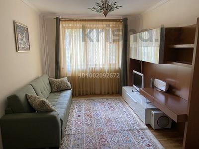 Пәтерлер в Алматы: 3-бөлмелі пәтер · 71 м² · 2/5 қабат, мкр Самал-1 10, бағасы: 76 млн 〒 3-бөлмелі пәтер · 71 м² · 2/5 қабат, мкр Самал-1 10, бағасы: 76 млн 〒 в Алматы, Медеуский р-н