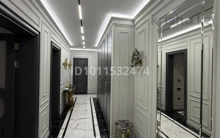 3-бөлмелі пәтер · 128.8 м² · 6/9 қабат, Сатпаева 30/5, бағасы: 250 млн ₸ в Алматы, Бостандыкский р-н — фото 2