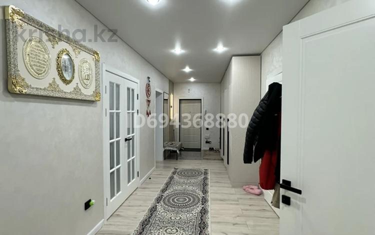 4-комнатная квартира · 136.81 м² · 4/9 этаж, Микрорайон Алтын Орда 101б за 52 млн ₸ в Актобе — фото 15