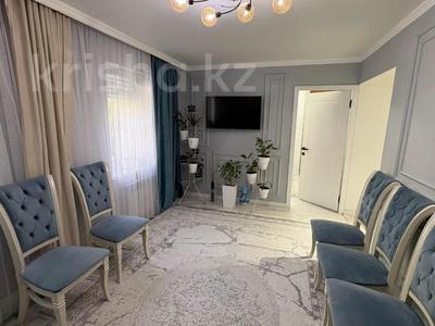 Продажа квартир в Жетысу обл.: 3-комнатная квартира · 54 м² · 1/5 этаж, Талдыкорган 5мкр 37 за 23 млн 〒 3-комнатная квартира · 54 м² · 1/5 этаж, Талдыкорган 5мкр 37 за 23 млн 〒 в мкр Самал