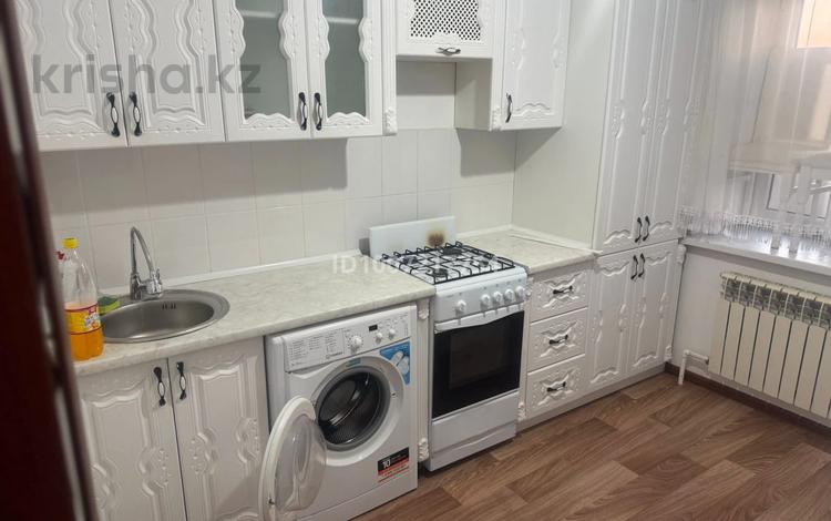 1-комнатная квартира · 40 м² · 2/9 этаж, 4-мкр 17 за 100 000 ₸ в Актобе — фото 2