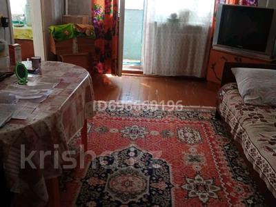 3-бөлмелі пәтер · 49 м² · 2/5 қабат, Камзина 11 — Колледж Жаяу Мусы, рынок Достык, бағасы: 8 млн ₸ в Аксу