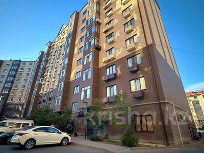 2-бөлмелі пәтер · 73 м² · 8/10 қабат, Нұрсая ш/а., Т. Жумагалиева 10, бағасы: 27 млн ₸ в Атырау, мкр Нурсая