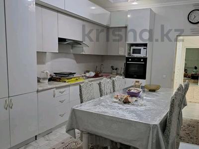 3-комнатная квартира, 130 м², 1/10 этаж, 16-й мкр 92 за 43.5 млн 〒 в Актау, 16-й мкр 