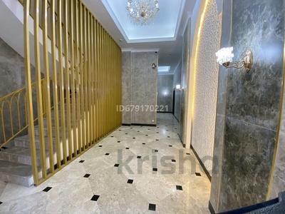 5-бөлмелі пәтер · 230 м² · 15/15 қабат, 17-й мкр 46/1, бағасы: 65 млн ₸ в Актау