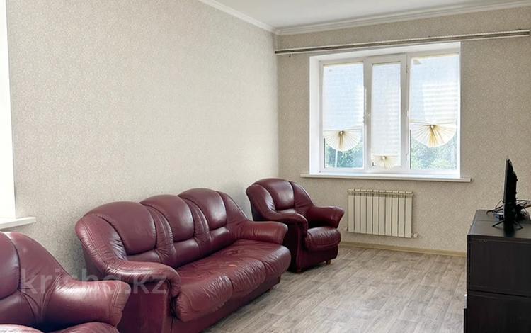 2-бөлмелі пәтер · 64 м² · 3/5 қабат, мкр 4 27/2, бағасы: 22 млн ₸ в Уральске — фото 2