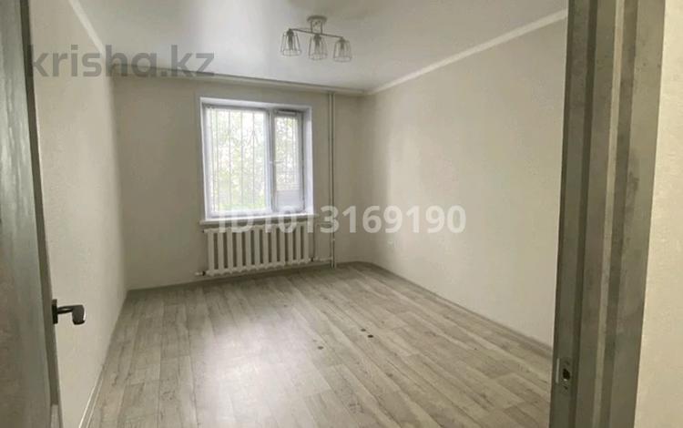Офисы, салоны красоты, кабинеты и рабочие места · 20 м² за 80 000 ₸ в Темиртау — фото 2
