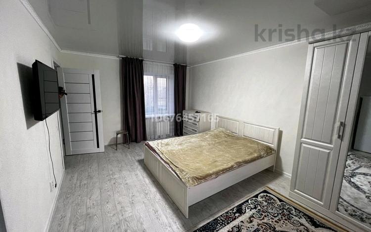 1-комнатная квартира, 40 м², 2/5 этаж посуточно, Ауэзова 102 — Сейфулина за 10 000 〒 в Щучинске — фото 2