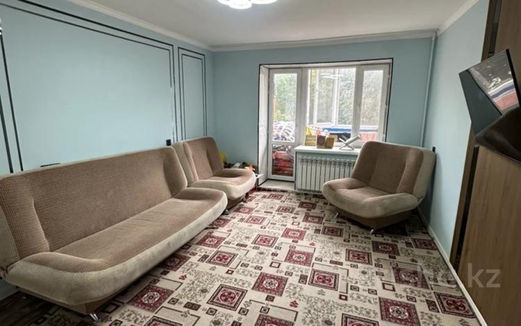 3-комнатная квартира · 62 м² · 2/5 этаж, К.Аманжолова 43 за 32 млн ₸ в Караганде, Казыбек би р-н — фото 2