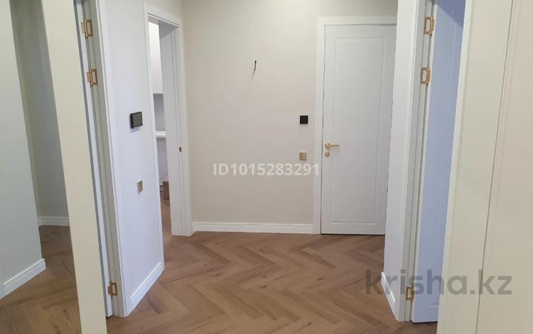 4-комнатная квартира · 86.3 м² · 10/16 этаж, Кабанбай батыр 63 за 80 млн ₸ в Астане, Нура р-н — фото 21