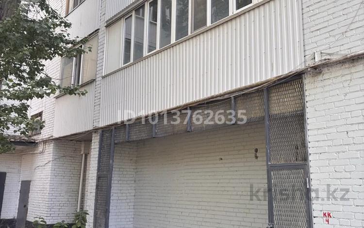 4-комнатная квартира · 80 м² · 2/5 этаж, Абая 57 за 150 000 ₸ в Уральске — фото 2