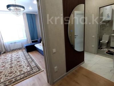 2-бөлмелі пәтер, 63 м², 3/10 қабат ай сайын, Шахтеров 73, бағасы: 300 000 〒 в Караганде