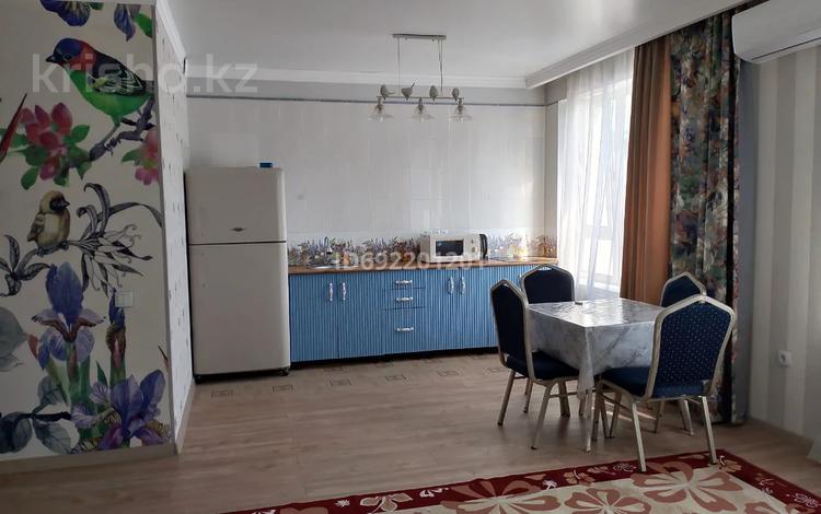 2-комнатная квартира, 45 м², 4/9 этаж помесячно, Райымбек батыра 169