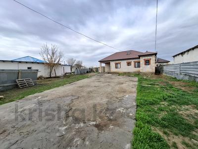 Продажа домов и дачи в Атырауской обл.: Отдельный дом · 4 комнаты · 140.7 м² · 8.47 сот., Береке 14 улица 11а за 24.5 млн 〒 Отдельный дом · 4 комнаты · 140.7 м² · 8.47 сот., Береке 14 улица 11а за 24.5 млн 〒 в Атырау