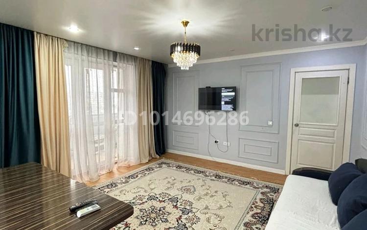 3-комнатная квартира · 84 м² · 12/16 этаж, мкр Аккент 61 за 300 000 ₸ в Алматы, Алатауский р-н — фото 2