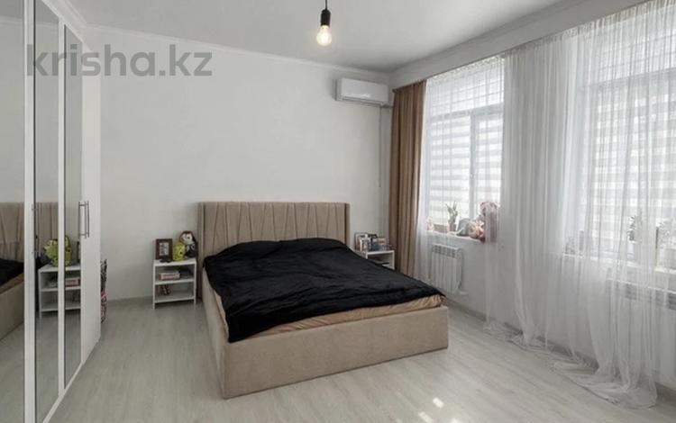 2-бөлмелі пәтер · 72 м² · 1/5 қабат, мкр Самал, Абиш Кекильбай улы 60/1 блок F, бағасы: 31 млн ₸ в Атырау — фото 2
