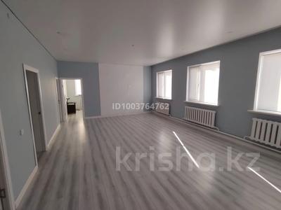 Жеке үй · 4 бөлме · 138 м² · 8 сот., мкр Балауса, Ш Ниязбекова, бағасы: 25 млн 〒 в Атырау