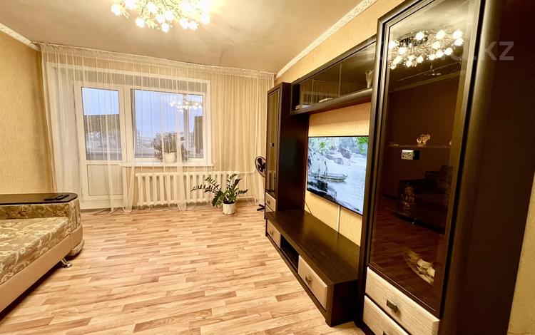 3-комнатная квартира, 64 м², 6/9 этаж, Абая 164 — Напротив ЦУМа