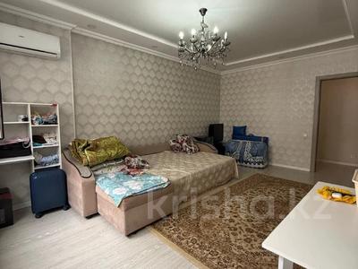 2-комнатная квартира · 64 м² · 8/18 этаж, Брусиловского за 38 млн ₸ в Алматы, Алмалинский р-н