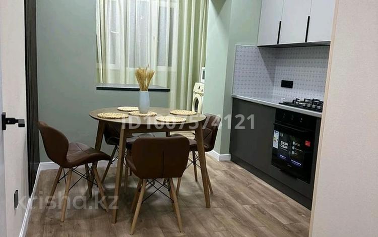 2-бөлмелі пәтер · 65 м² · 4/5 қабат, мкр Жетысу-4 10 — Момыш улы абая, бағасы: 330 000 ₸ в Алматы, Ауэзовский р-н — фото 2