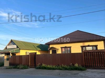 Продажа домов и дачи в Атырауской обл.: Отдельный дом · 4 комнаты · 150 м² · 5 сот., мкр. Алмагуль, Грибоедова 13в — С зади Раш за 40 млн 〒 Отдельный дом · 4 комнаты · 150 м² · 5 сот., мкр. Алмагуль, Грибоедова 13в — С зади Раш за 40 млн 〒 в Атырау