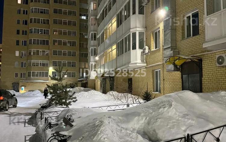 3-комнатная квартира, 72 м², 10/12 этаж, Жабаева 142 за 37.5 млн 〒 в Петропавловске — фото 2
