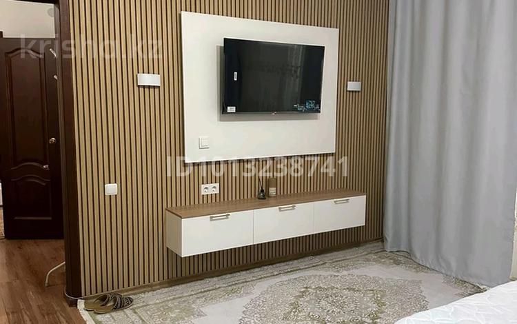 1-бөлмелі пәтер · 55 м² · 2/5 қабат, Абая 13 а, бағасы: 200 000 ₸ в Атырау — фото 2