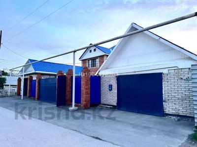 Часть дома · 4 комнаты · 180 м² · 4 сот., Дулатова 203 — Пересечение улиц Дулатова Рабочая за 65 млн 〒 в Костанае