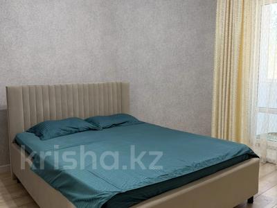 2-комнатная квартира · 80 м² · 1/5 этаж, мкр. Алтын орда, Батыс 2 мкр 9/3 — Квартира находится возле Апорта и анаға тағзым есть рядом за 16 000 ₸ в Актобе