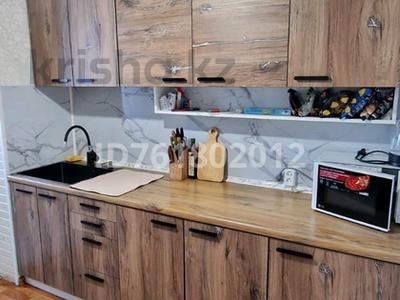 Продажа квартир в Шымкенте: 3-комнатная квартира · 71 м² · 5/5 этаж, Карасу 22 — 64 школа за 30 млн 〒 3-комнатная квартира · 71 м² · 5/5 этаж, Карасу 22 — 64 школа за 30 млн 〒 в Шымкенте, Аль-Фарабийский р-н